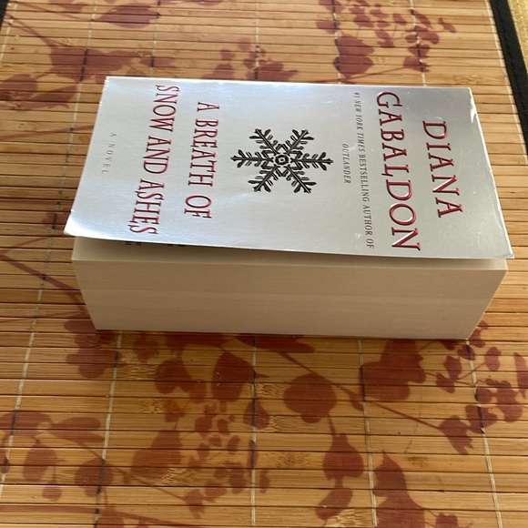 Diana Gabaldon  A breath of snow and ashes.  Book from outlander series. - Picture 2 of 7